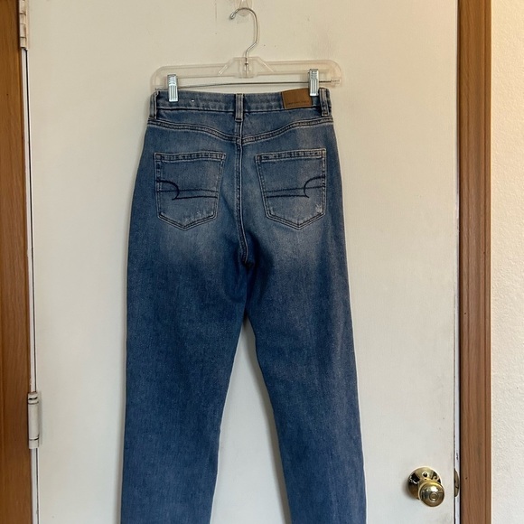 American Eagle stretch curvy  Mom distressed jeans size 2R - Picture 2 of 8